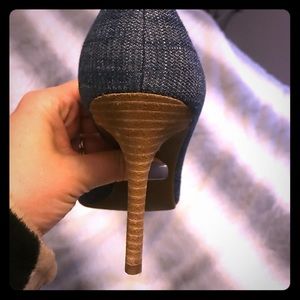 Size 10 Jessica Simpson pump. Only wore once.